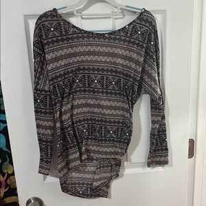 Geometric Patterned Long Sleeve Top